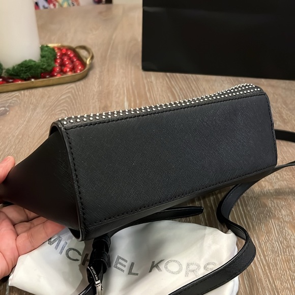 Micheal Kors studded shoulder bag - Picture 4 of 7